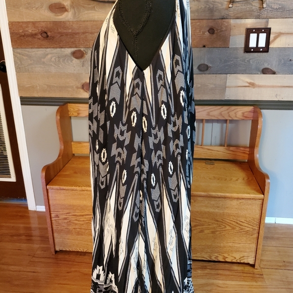 Vici Geo Print Handkerchief Midi Dress - Picture 5 of 9